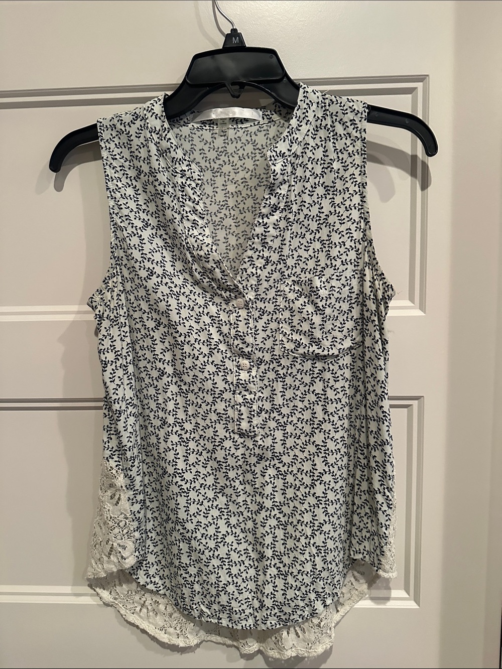 Sleeveless White Floral-Print Lace Hem Camisole